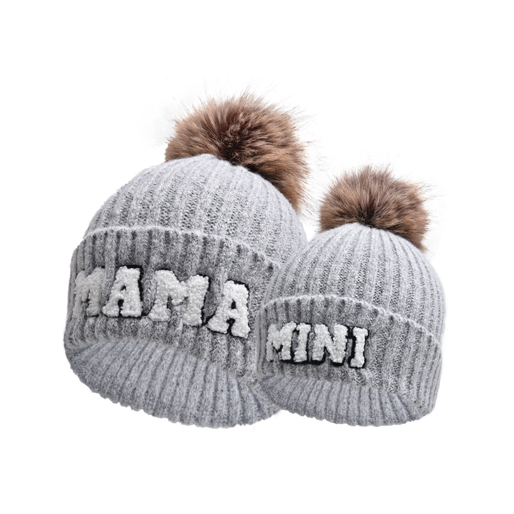 Czarne czapki MAMA i MINI z pomponem