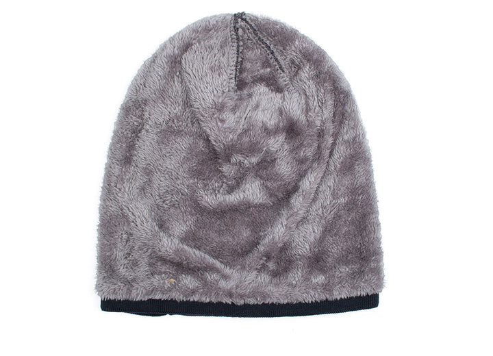 Czarna dzianinowa czapka beanie z metalową blaszką
