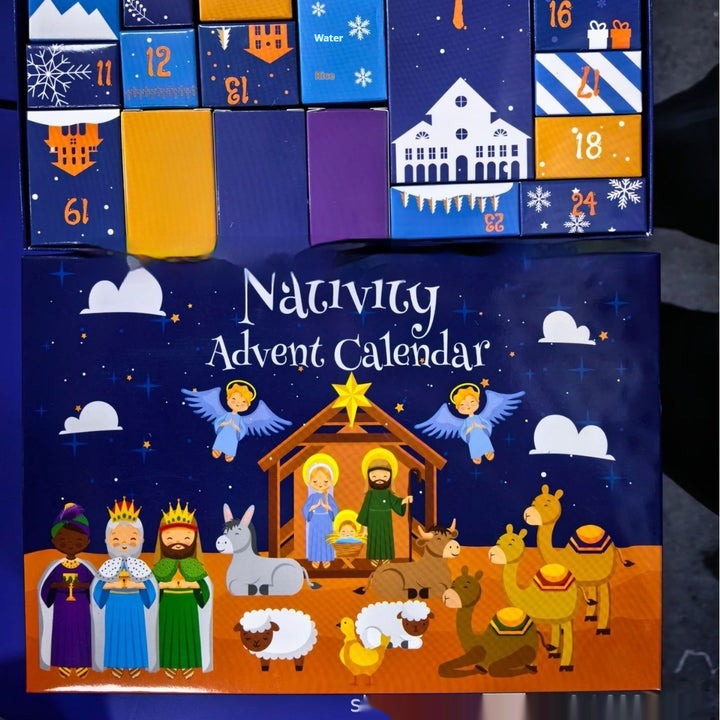Otwarty kalendarz adwentowy z małymi zestawami klocków świątecznych
