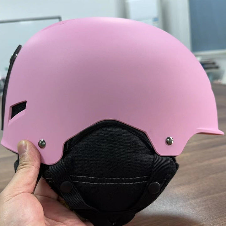 Kask narciarski z miękką wyściółką amortyzującą uderzenia