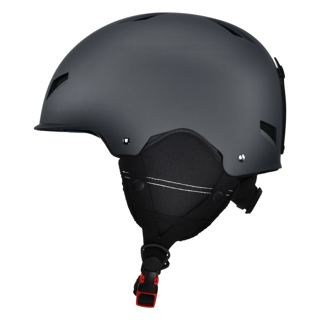 Kask narciarski z miękką wyściółką amortyzującą uderzenia