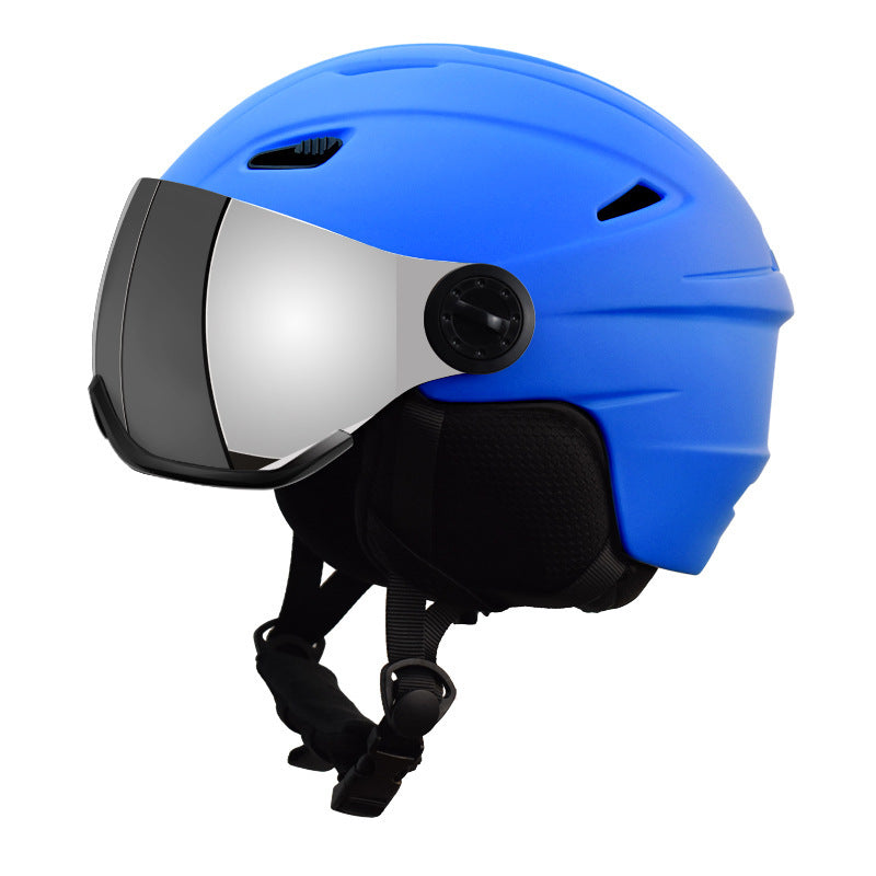 Kask narciarski z podnoszoną szybą i regulowaną wentylacją