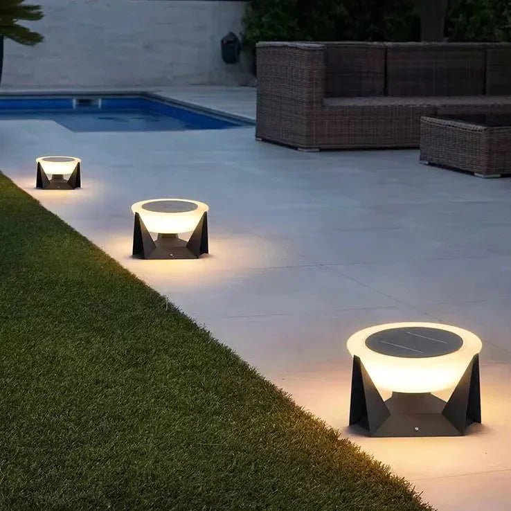 Wodoodporny solarny reflektor LED na ścieżki i do ogrodu