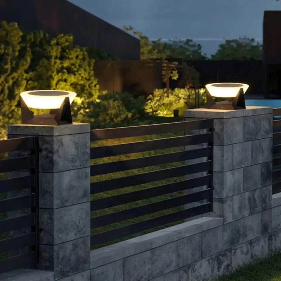 Wodoodporny solarny reflektor LED na ścieżki i do ogrodu