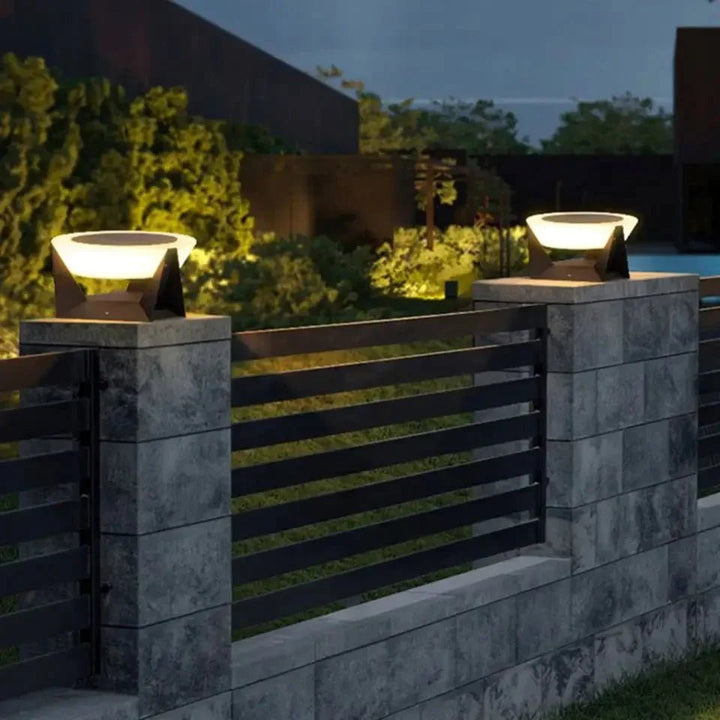 Wodoodporny solarny reflektor LED na ścieżki i do ogrodu