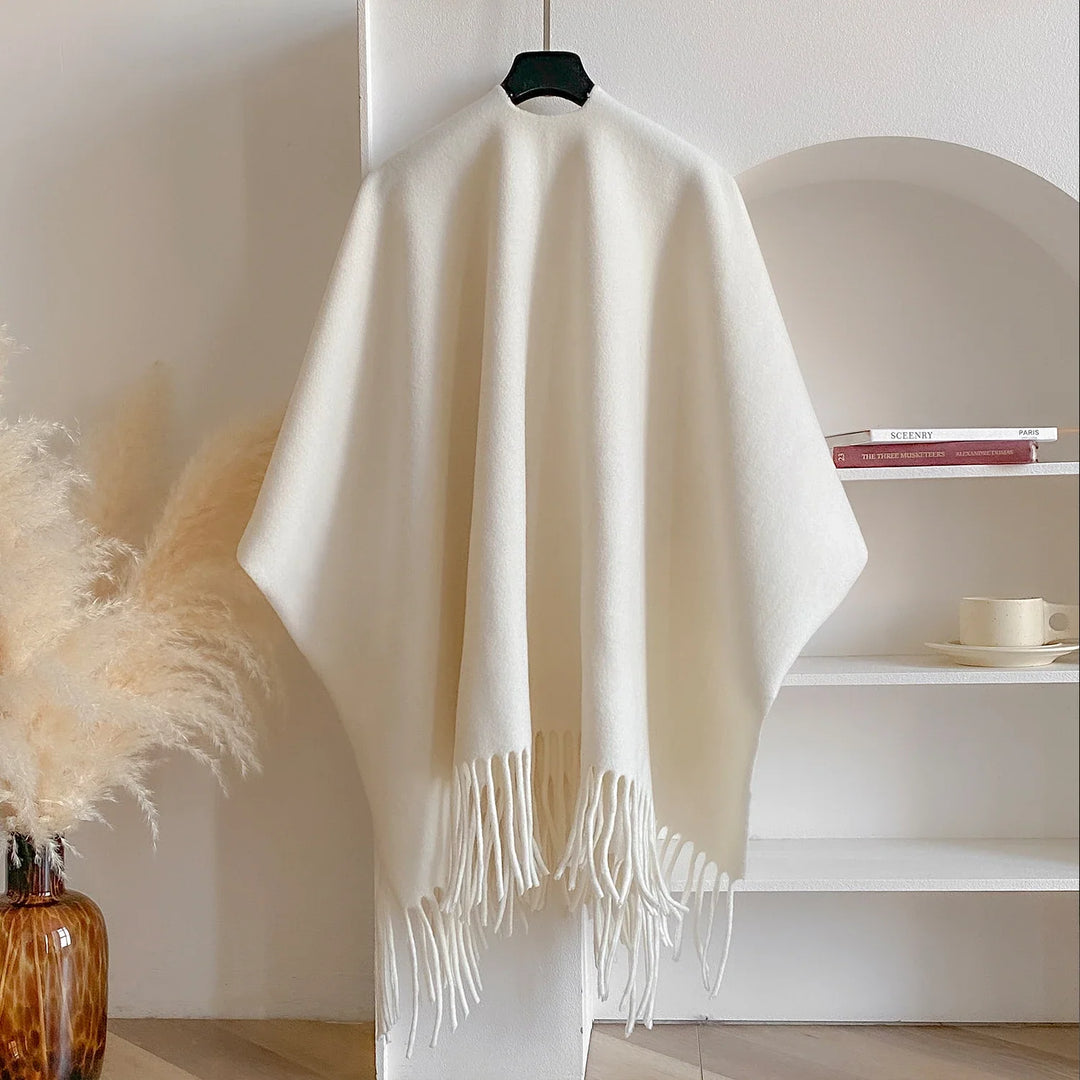 Szal damski z frędzlami – miękki, elegancki na ramiona