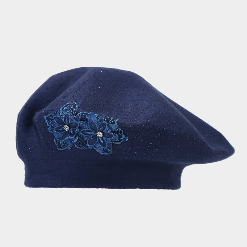 Czerwony beret z kwiatem 3D i kryształkami