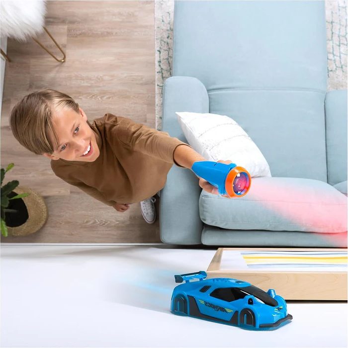 Auto RC jeżdżące po ścianach i suficie ze sterowaniem laserem