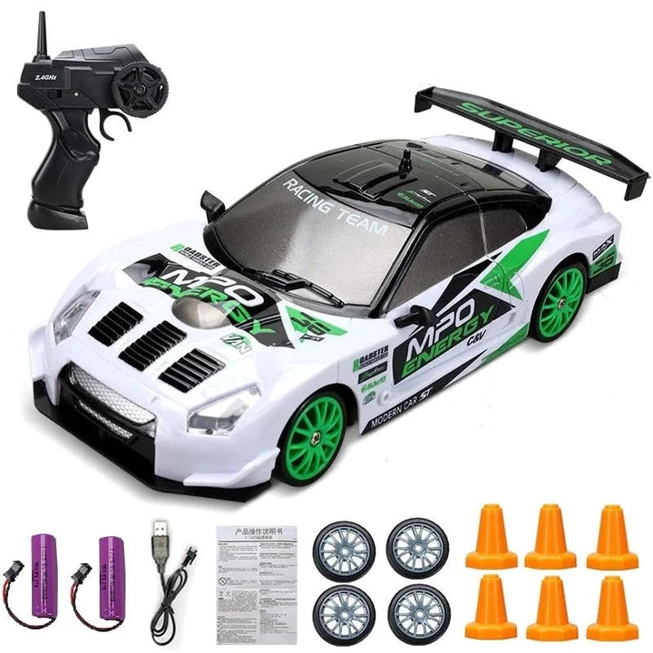 Mini samochód RC do driftu z lampami LED i zapasowymi kołami